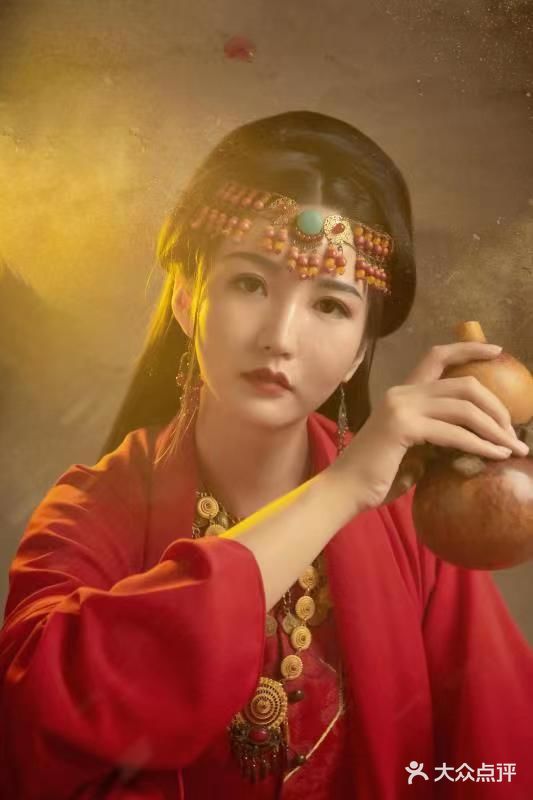 特别给我设计了一下适合我的妆面，好好看
