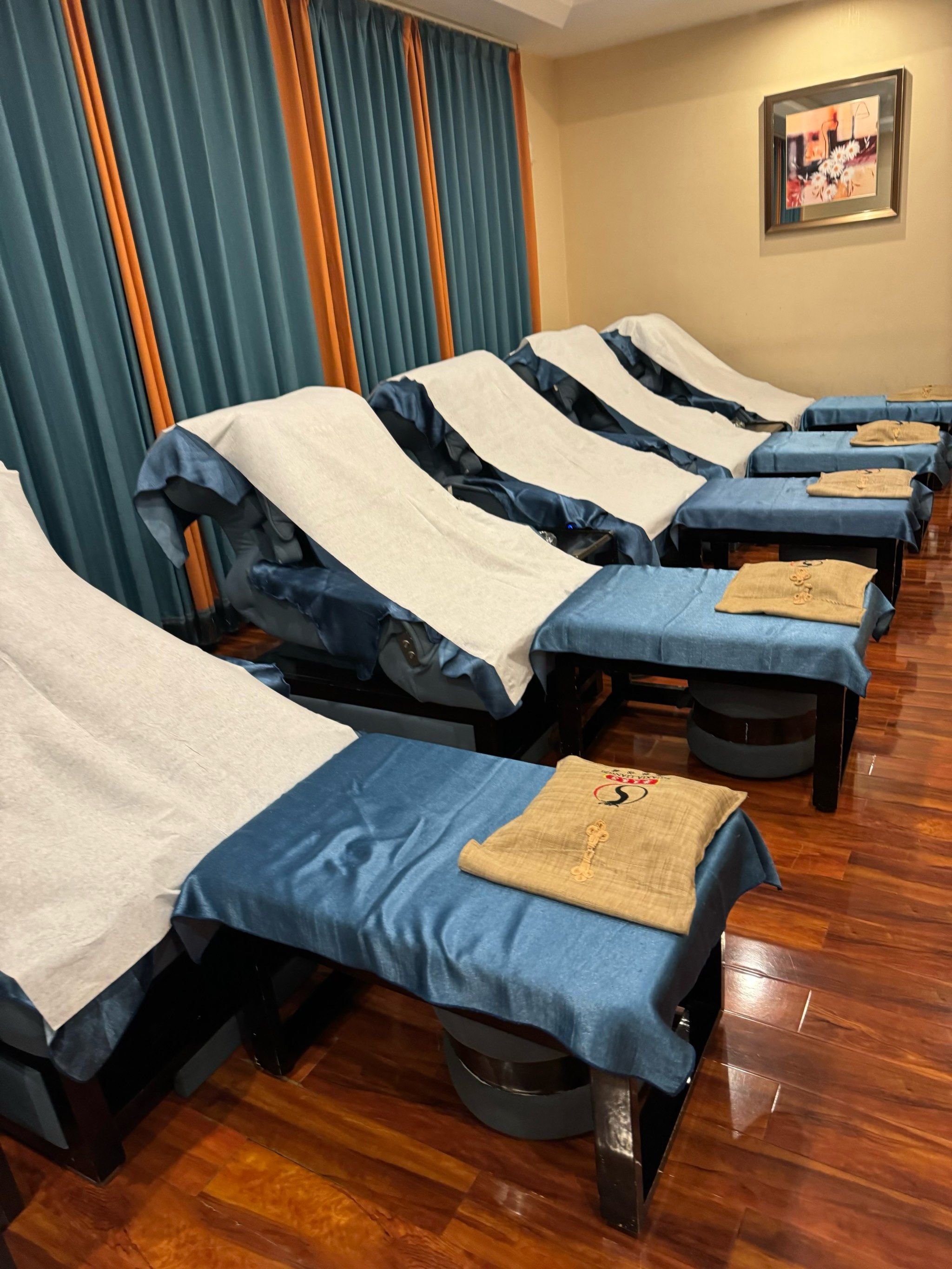 出来旅游走得太累啦,找到一家很舒服的沐足