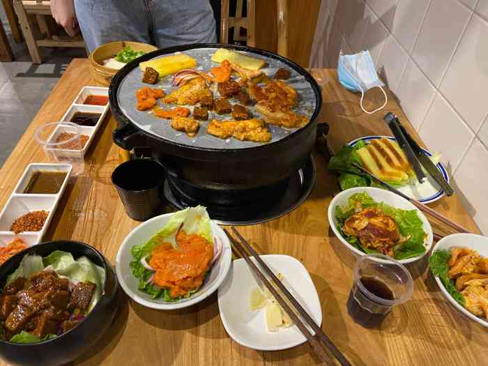 小放肆烤肉(西大店)-"[薄荷]地点:烟火气十足的火炬路,临街.