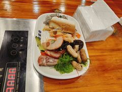 -哈尔滨小酒馆·鲜肉现穿自助烧烤(康新花园店)
