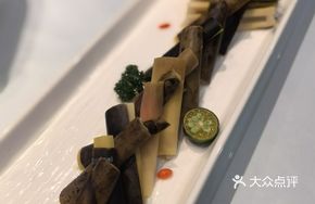 Hand-Stripped Bamboo Shoots from Huangshan