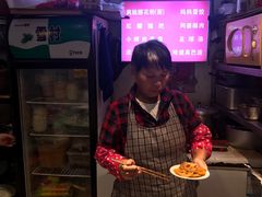 -爆炸头阿姨小四川正宗川味小吃(无任何分店)