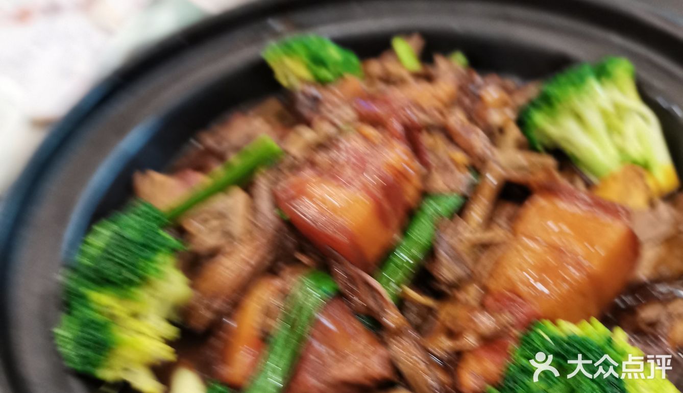 菜品味道一般，大盘鸡老了点，蒸魚淡，茄子煲倒是挺下饭的