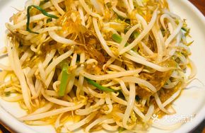 Stir-fried Garlic Shoots with Bean Sprouts