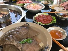 -茅草房·河畔园林火锅