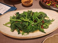 炝炒地瓜叶-山石榴·贵州菜(陆家嘴中心店)