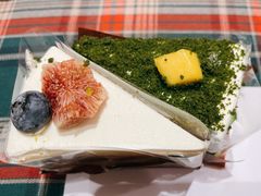 芒果抹茶奶油奶酥蛋糕-black rainbow coffee