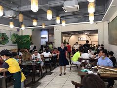 大堂-胡须哥网红竹筒菜