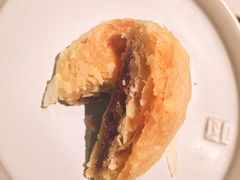 玫瑰花鲜花饼-云海肴·汽锅鸡·云南菜(天山百盛优客店)