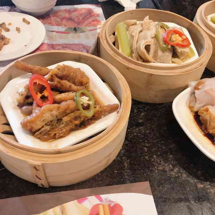 南都茶餐厅"四十多块钱,就这点,快餐的份量,服务更不.