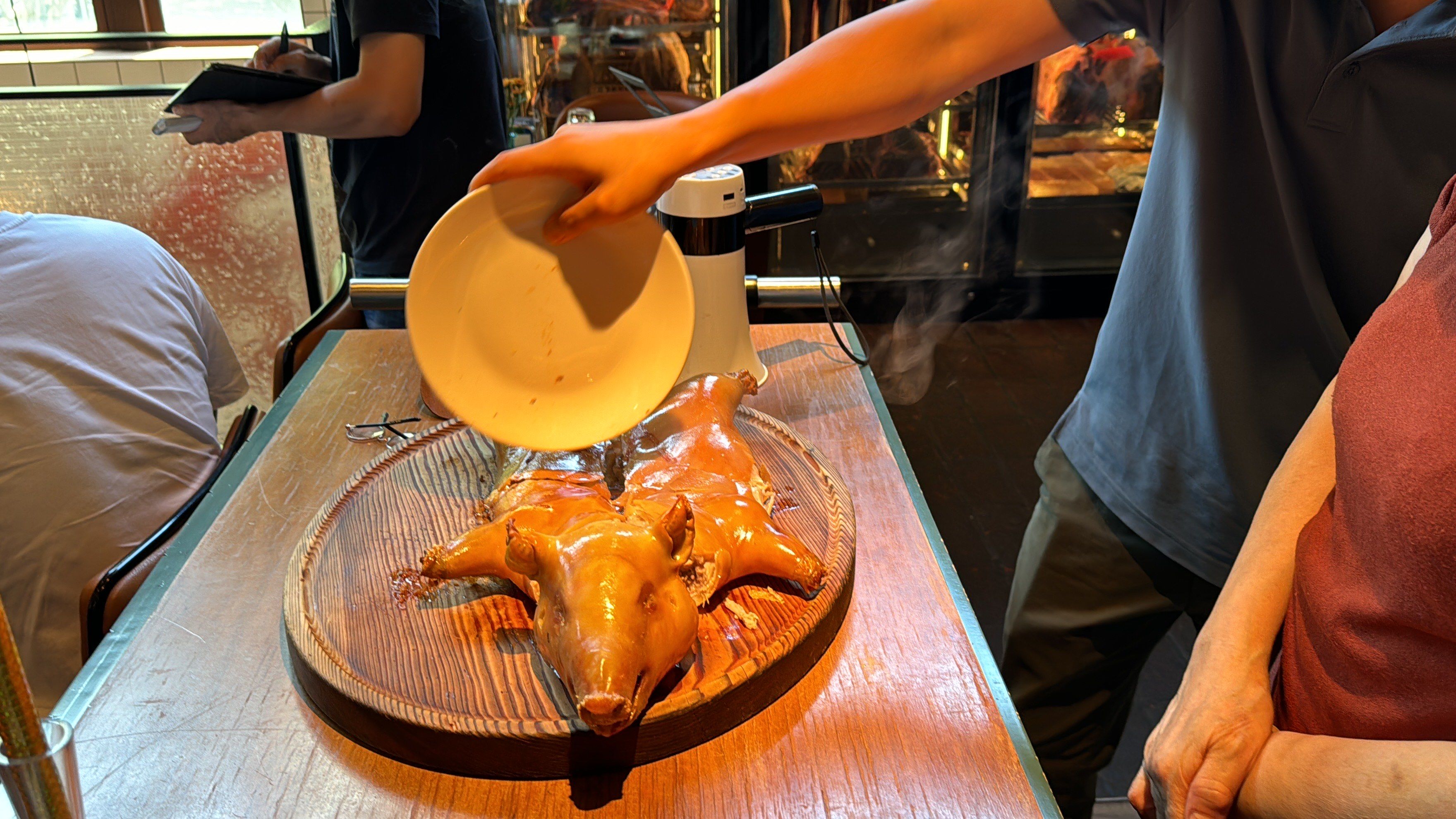 在个西班牙餐馆吃当季的各类牛肝菌火锅