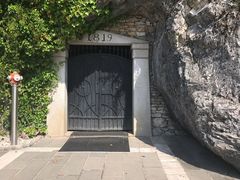 -波斯托伊纳溶洞