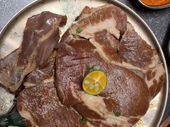 -草家酱蟹炭火烤肉店(珲春南路二店)