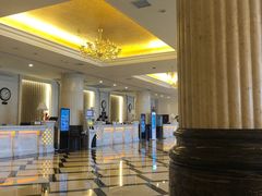 -乌兰湖畔草坪轻奢营地