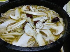 -南渝食府.墨脱石锅松茸鸡