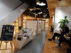 -新华里咖啡书吧(新华书店小寨店)