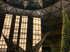 -上海滴水湖皇冠假日酒店