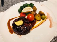 碳烤菲力牛排配土豆泥及红酒汁-WOLFGANG PUCK KITCHEN & BAR(迪士尼小镇店)