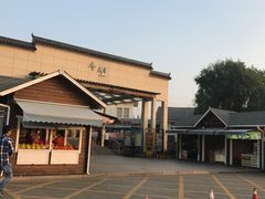 -平望服务区·停车场