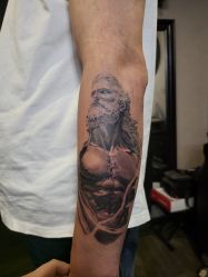 -鳌首刺青纹身 穿孔饰品店