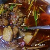 汤锅冒热气