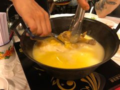 -鲜入围煮花胶鸡海鲜火锅