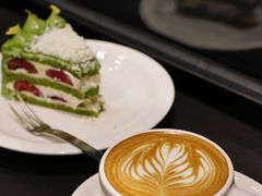 抹茶白巧克力车厘子奶油蛋糕-black rainbow coffee