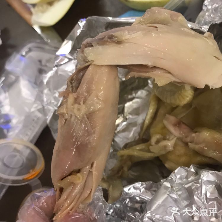 美团外卖上购买的,一家刚开没多久的店 点了半只鸡