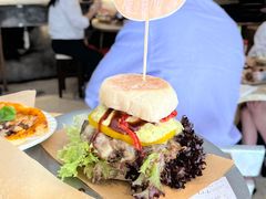 超级牛肉汉堡-野草莓自由市场