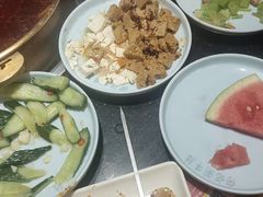 -明何记涮牛肚(品牌首店隋唐植物园南门古城路店)