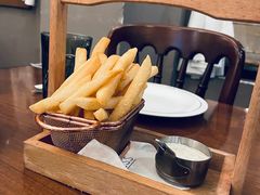 炸薯条配黑松露酱-THE PRESS(申报馆店)