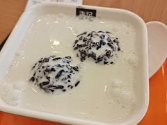 海底椰白雪黑糯米甜甜-满记甜品(南京虹悦城三店)