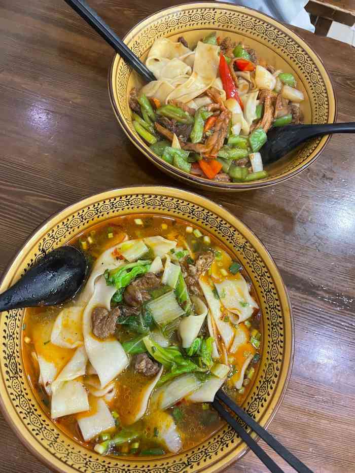 皖北板面(闲林店)-"传统夫妻店,中午过来店里基本坐满,有盖浇.