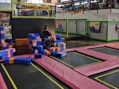 -反弹空间蹦床主题乐园