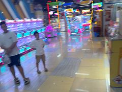 -直通车欢聚中心(崇州万达店)