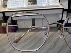 -天空之镜眼镜店蔡司依视路配镜授权零售店(望京颐堤港店)