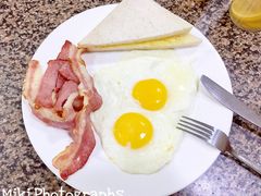 煙肉煎雙蛋-新鸿发咖啡美食