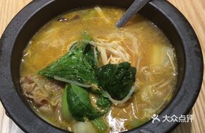 Best-selling Beef and Fish Ball Rice Noodle Hot Pot