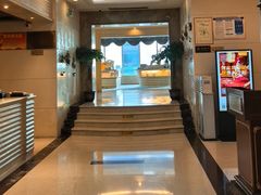 -黄金海景西餐厅·三文鱼·牛扒云顶旋转自助餐