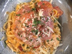 三文鱼罗勒番茄扁面-HELLO 27 意面·沙拉·帕尼尼