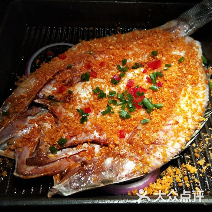 楼兰新疆主题餐厅蒜蓉烤鲈鱼图片