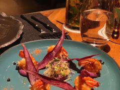 煎虾配紫薯泥薯片及姜味柠檬汁-AZUL by FUEL蓝色·法式酒馆(琶醍店)