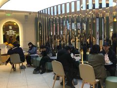 等位区-奈雪的茶(亨特国际广场店)