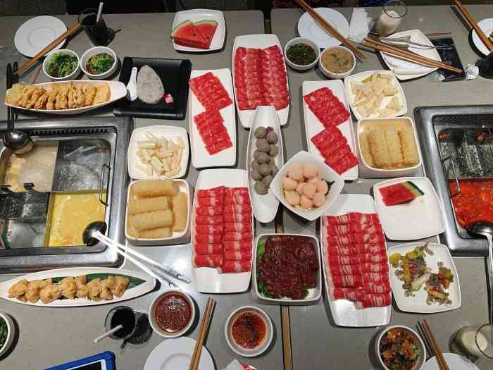 海底捞火锅(珠影星光城店)-"虾滑和长寿面都非常不错,值得推荐,店家服
