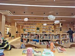 -漕河泾街道图书馆(漕河泾社区文化活动中心店)