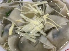 芹菜冬笋鲜肉馄饨-老盛兴汤包馆(大华二路店)