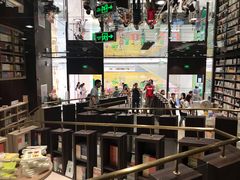 -钟书阁(群光广场店)