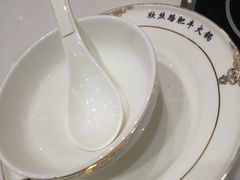 餐具摆设-清真欣思路鲜切涮烤自助火锅