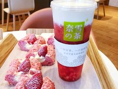 草莓果肉-奈雪的茶(重庆万象城北区店)
