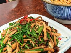 茶树菇炒肉-汉思肴 热面皮(虬江路店)